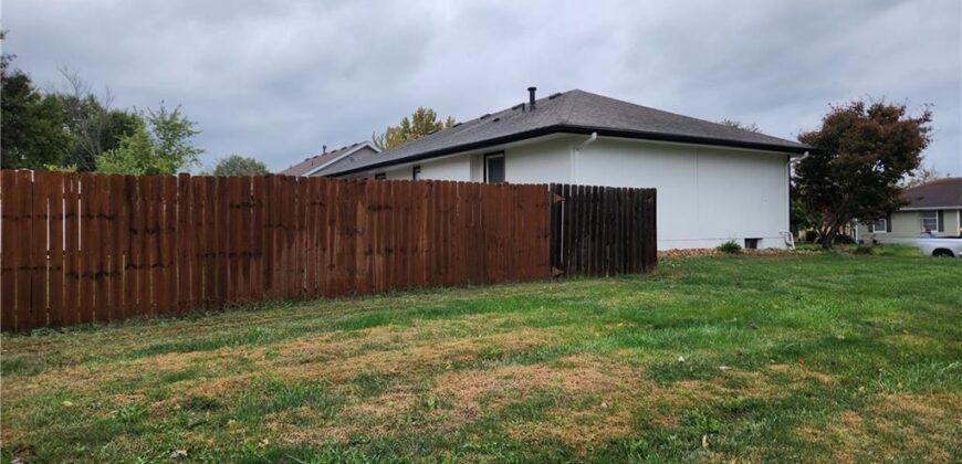 812 Apple Blossom Street, Excelsior Springs, MO 64024