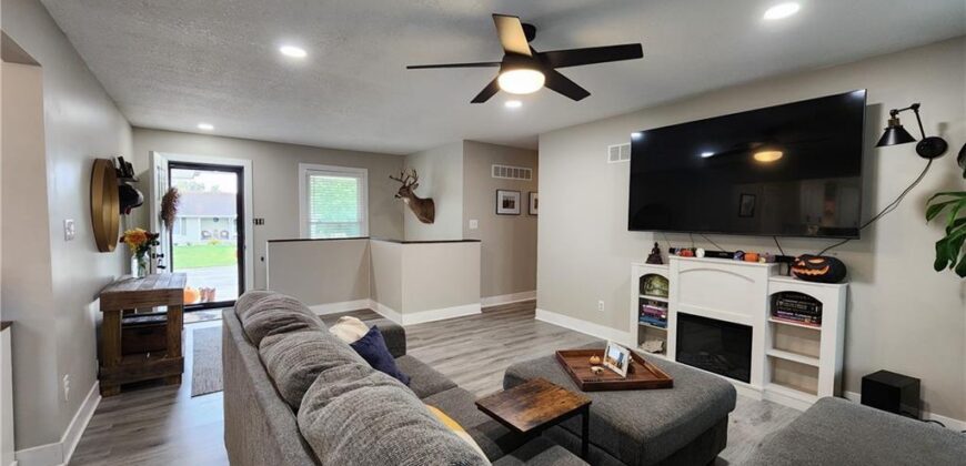 812 Apple Blossom Street, Excelsior Springs, MO 64024