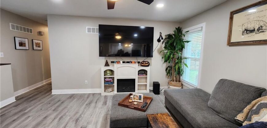 812 Apple Blossom Street, Excelsior Springs, MO 64024