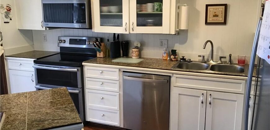 8395 NW WAUKOMIS Drive, Kansas City, MO 64151