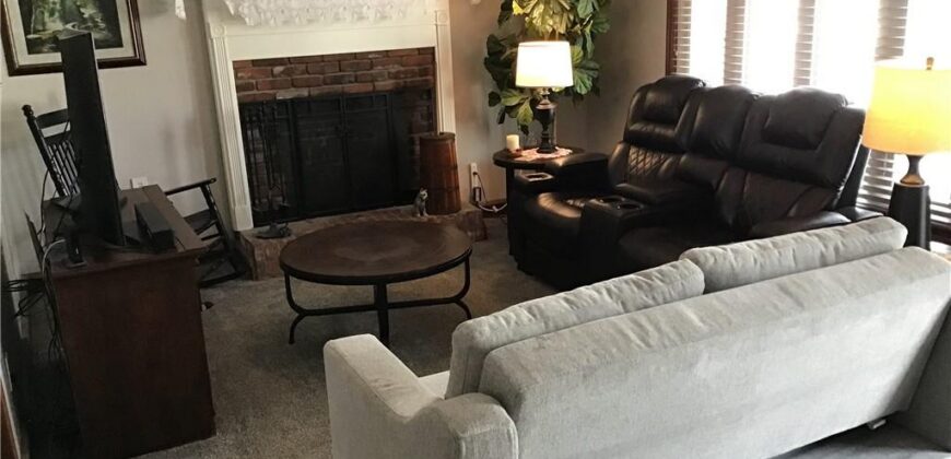 8395 NW WAUKOMIS Drive, Kansas City, MO 64151