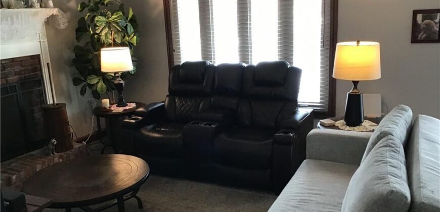 8395 NW WAUKOMIS Drive, Kansas City, MO 64151