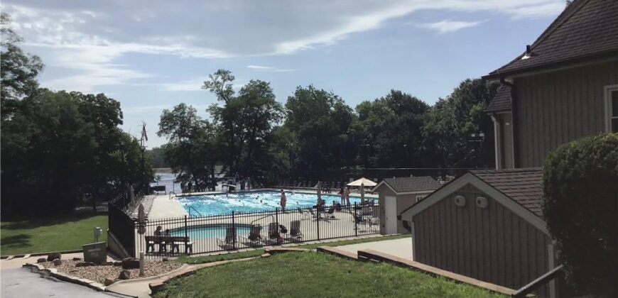 8395 NW WAUKOMIS Drive, Kansas City, MO 64151
