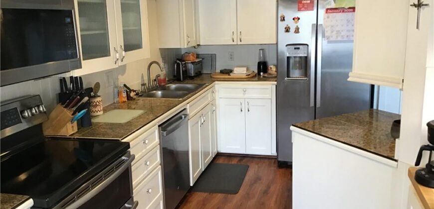 8395 NW WAUKOMIS Drive, Kansas City, MO 64151