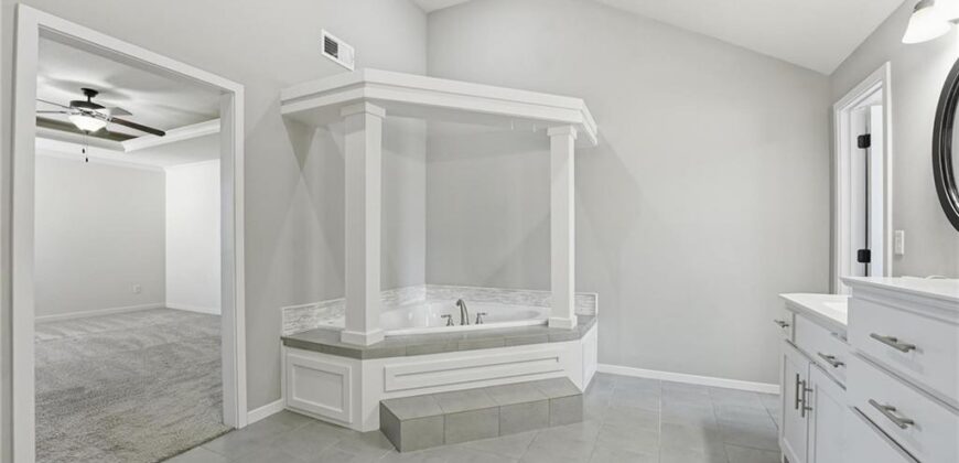 8050 NE 100th Terrace, Kansas City, MO 64157