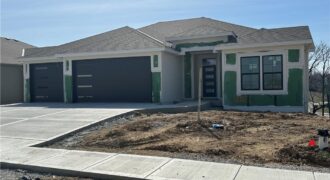 13755 NW 70th Street, Parkville, MO 64152