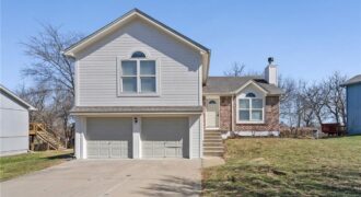901 PINE CREST Avenue, Kearney, MO 64060