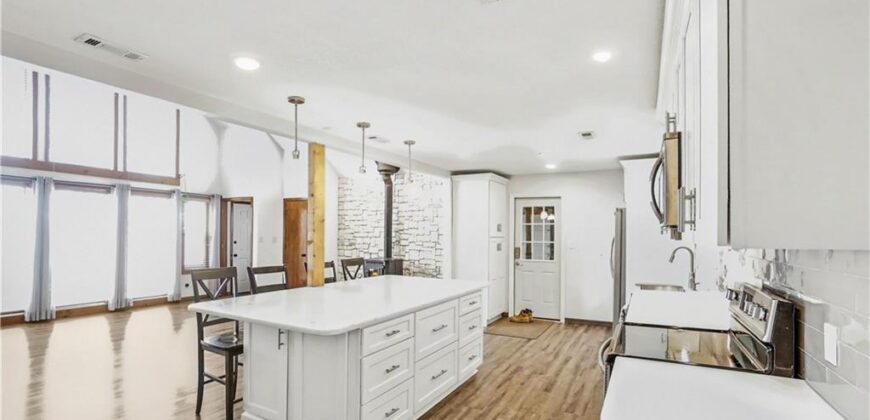 13319 Darlin Drive, Smithville, MO 64089