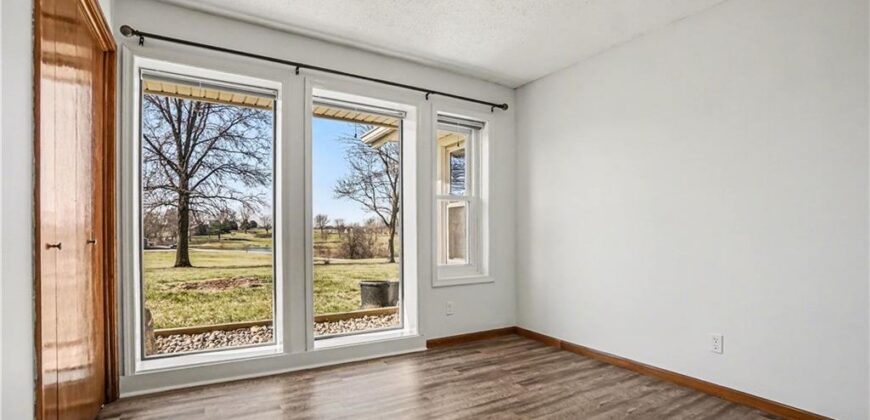 13319 Darlin Drive, Smithville, MO 64089