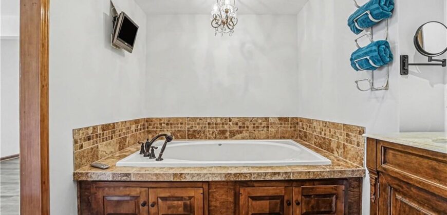 13319 Darlin Drive, Smithville, MO 64089