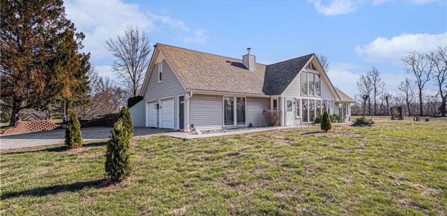 13319 Darlin Drive, Smithville, MO 64089