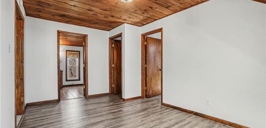 13319 Darlin Drive, Smithville, MO 64089