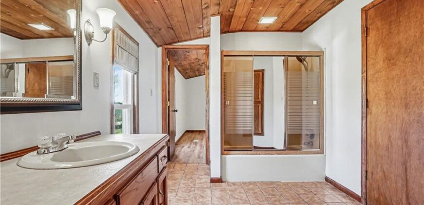 13319 Darlin Drive, Smithville, MO 64089