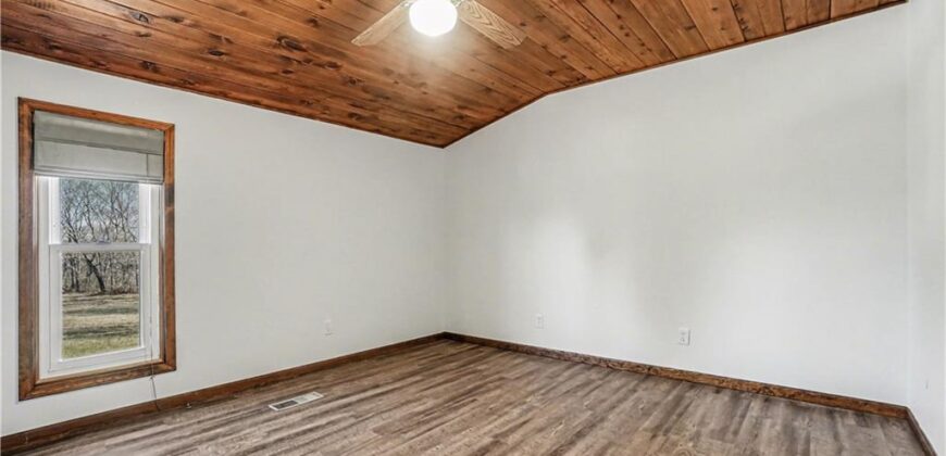 13319 Darlin Drive, Smithville, MO 64089