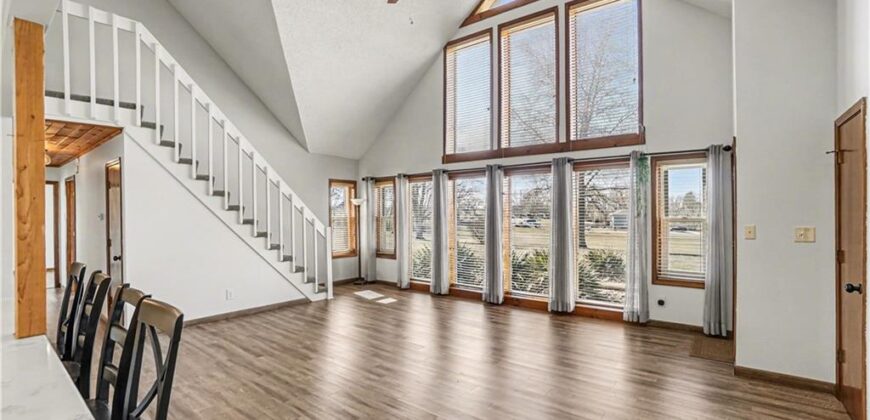 13319 Darlin Drive, Smithville, MO 64089