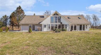 13319 Darlin Drive, Smithville, MO 64089