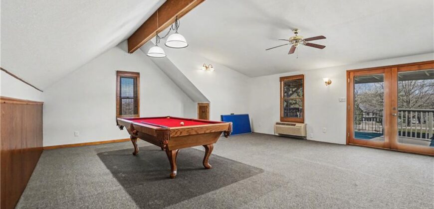 13319 Darlin Drive, Smithville, MO 64089