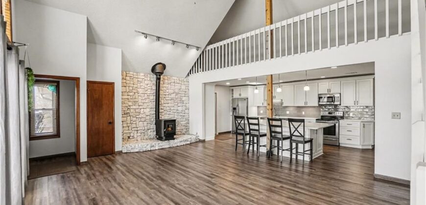 13319 Darlin Drive, Smithville, MO 64089