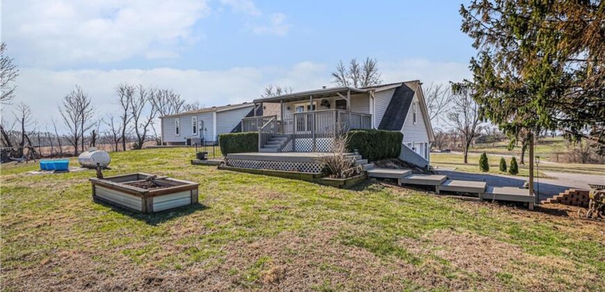 13319 Darlin Drive, Smithville, MO 64089