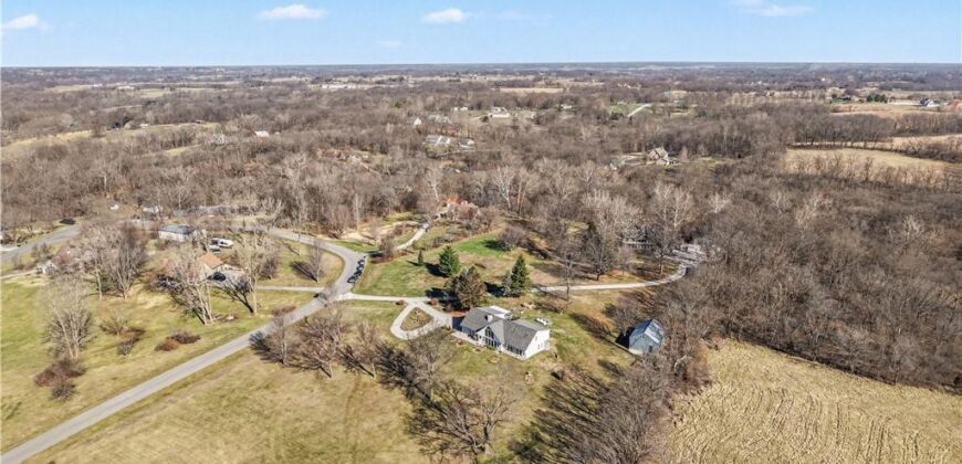 13319 Darlin Drive, Smithville, MO 64089