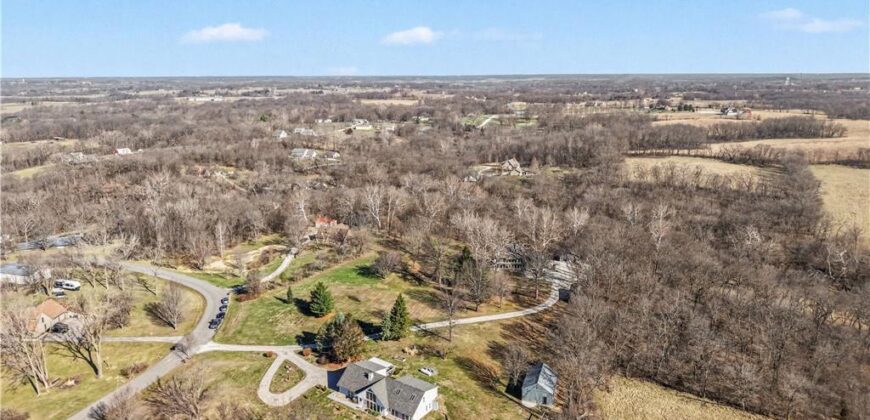 13319 Darlin Drive, Smithville, MO 64089