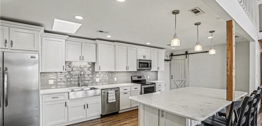 13319 Darlin Drive, Smithville, MO 64089