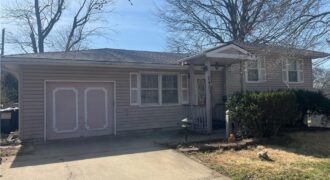 2403 NE 61st Terrace, Gladstone, MO 64118