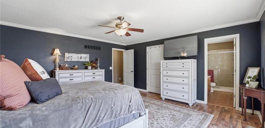 11207 N Summit Street, Kansas City, MO 64155