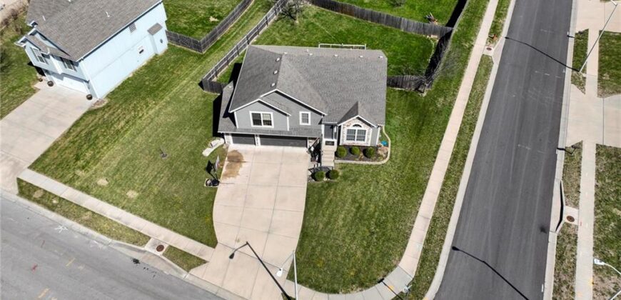 11207 N Summit Street, Kansas City, MO 64155