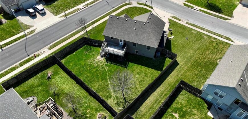 11207 N Summit Street, Kansas City, MO 64155