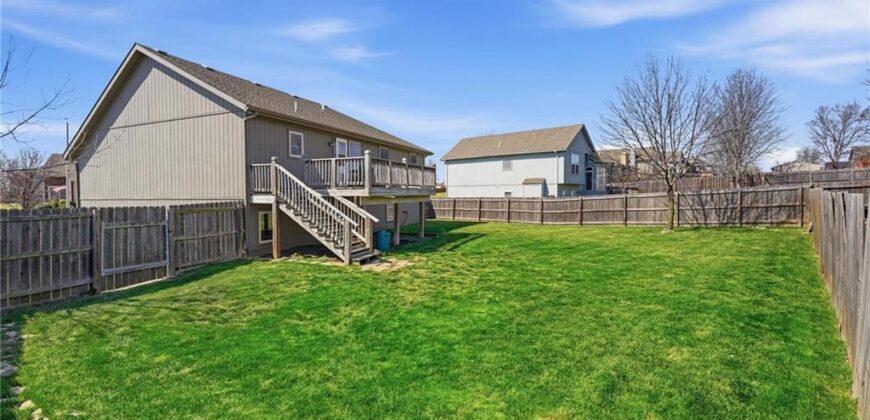 11207 N Summit Street, Kansas City, MO 64155