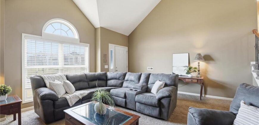 11207 N Summit Street, Kansas City, MO 64155