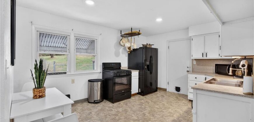 403 E PARK Avenue, Claycomo, MO 64119