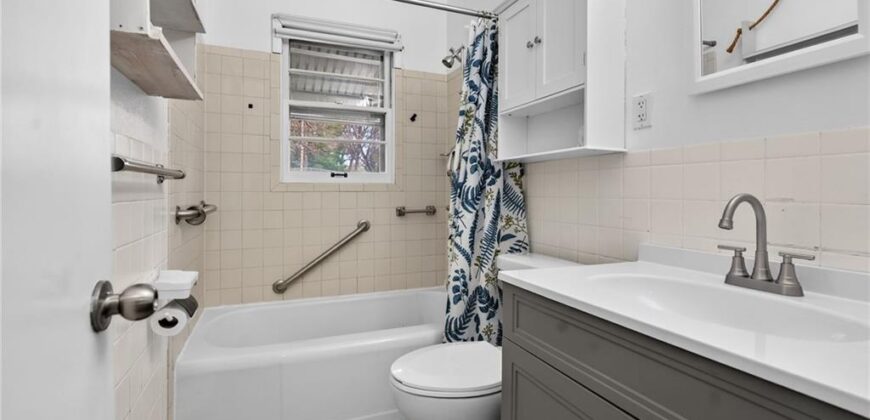 403 E PARK Avenue, Claycomo, MO 64119