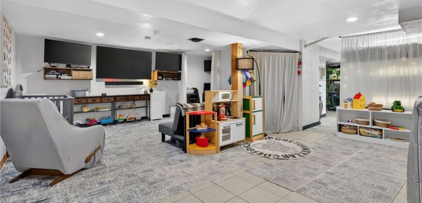 403 E PARK Avenue, Claycomo, MO 64119