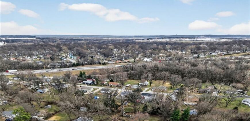 403 E PARK Avenue, Claycomo, MO 64119