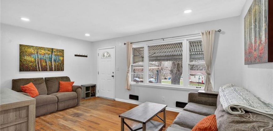 403 E PARK Avenue, Claycomo, MO 64119