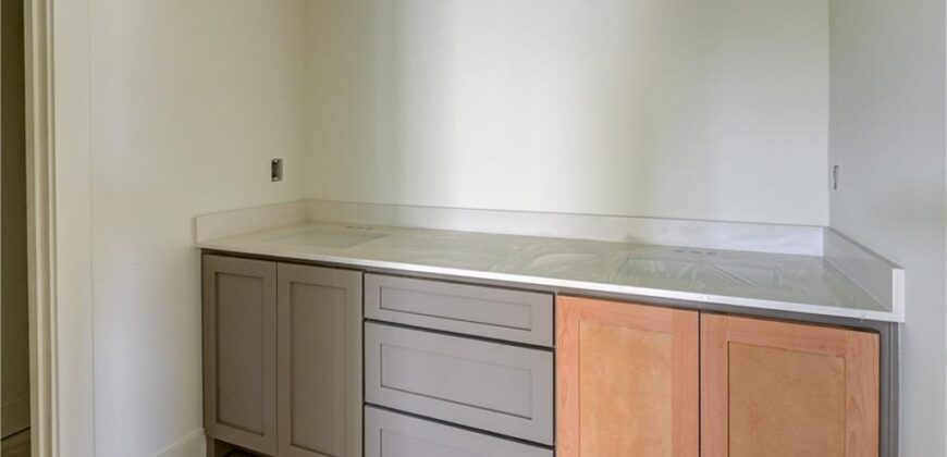 6410 NW 98th Street, Kansas City, MO 64153