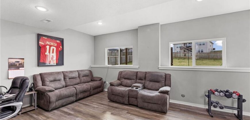 11722 N Manning Avenue, Kansas City, MO 64157