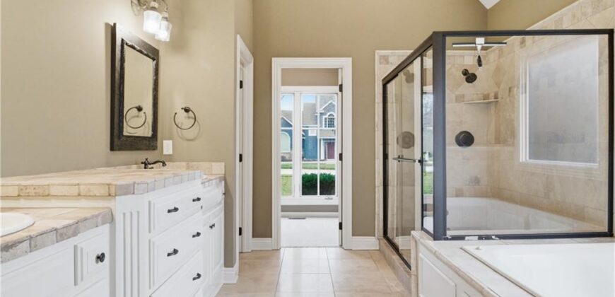 10514 River Hills Drive, Parkville, MO 64152