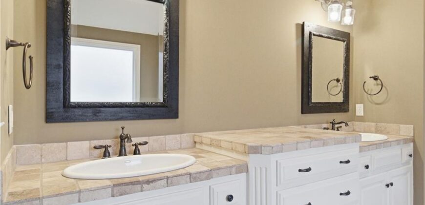 10514 River Hills Drive, Parkville, MO 64152