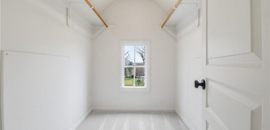 10514 River Hills Drive, Parkville, MO 64152