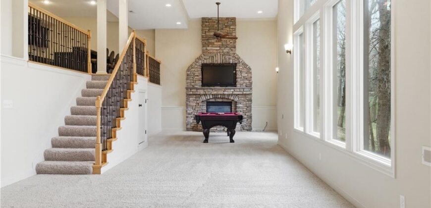 10514 River Hills Drive, Parkville, MO 64152