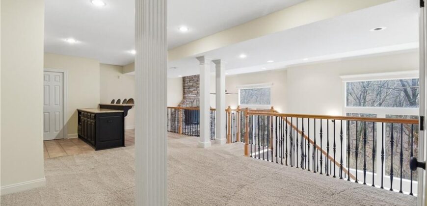 10514 River Hills Drive, Parkville, MO 64152
