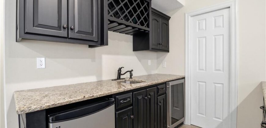 10514 River Hills Drive, Parkville, MO 64152