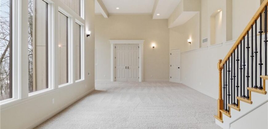10514 River Hills Drive, Parkville, MO 64152