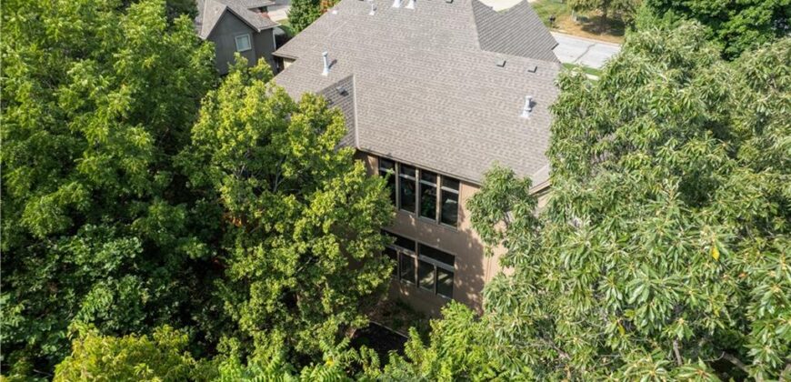 10514 River Hills Drive, Parkville, MO 64152