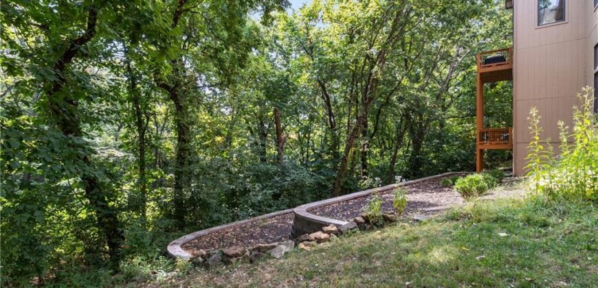 10514 River Hills Drive, Parkville, MO 64152
