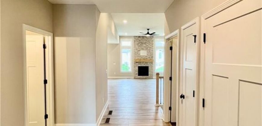 1921 Longview Drive, Liberty, MO 64068