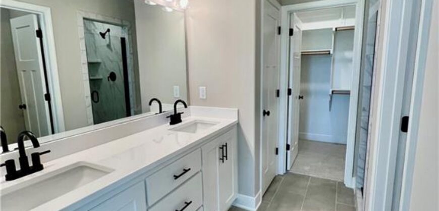 1921 Longview Drive, Liberty, MO 64068